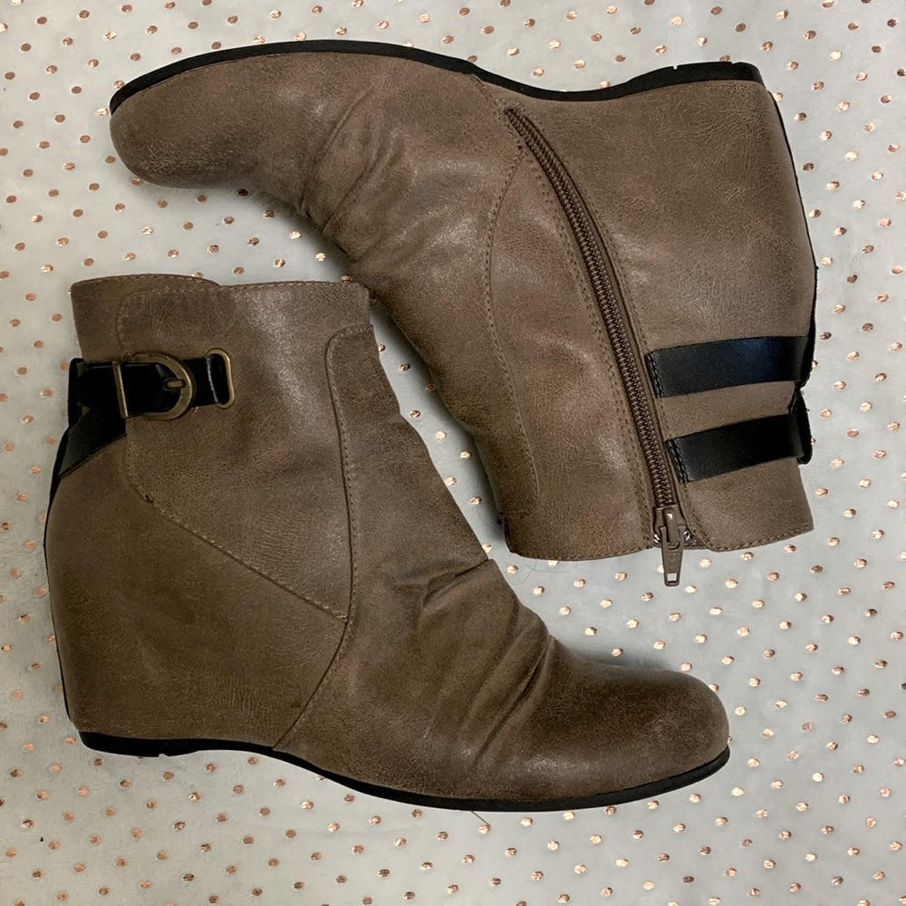 BareTraps Neutral Booties 8.5